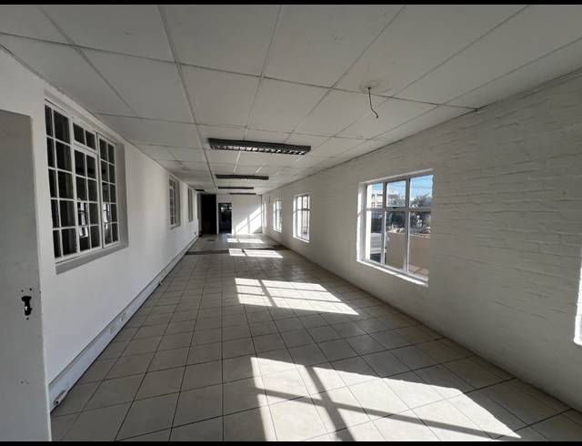 1,600M² WAREHOUSE TO LET IN PAROW EAST
